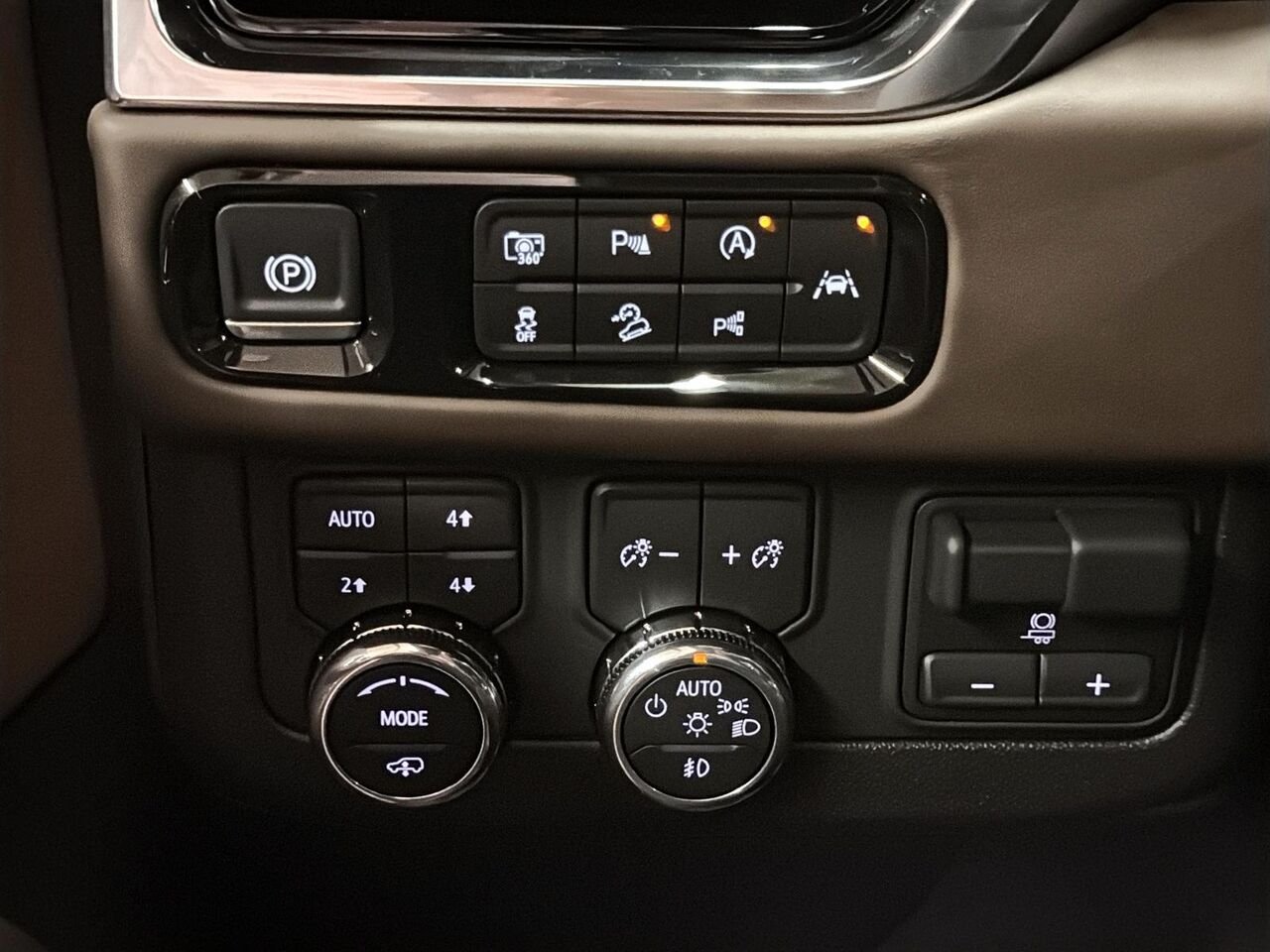 GMC Yukon DENALI ULTIMATE 4RM 2027 NOIR ONYX Saint-Hyacinthe - photo #15
