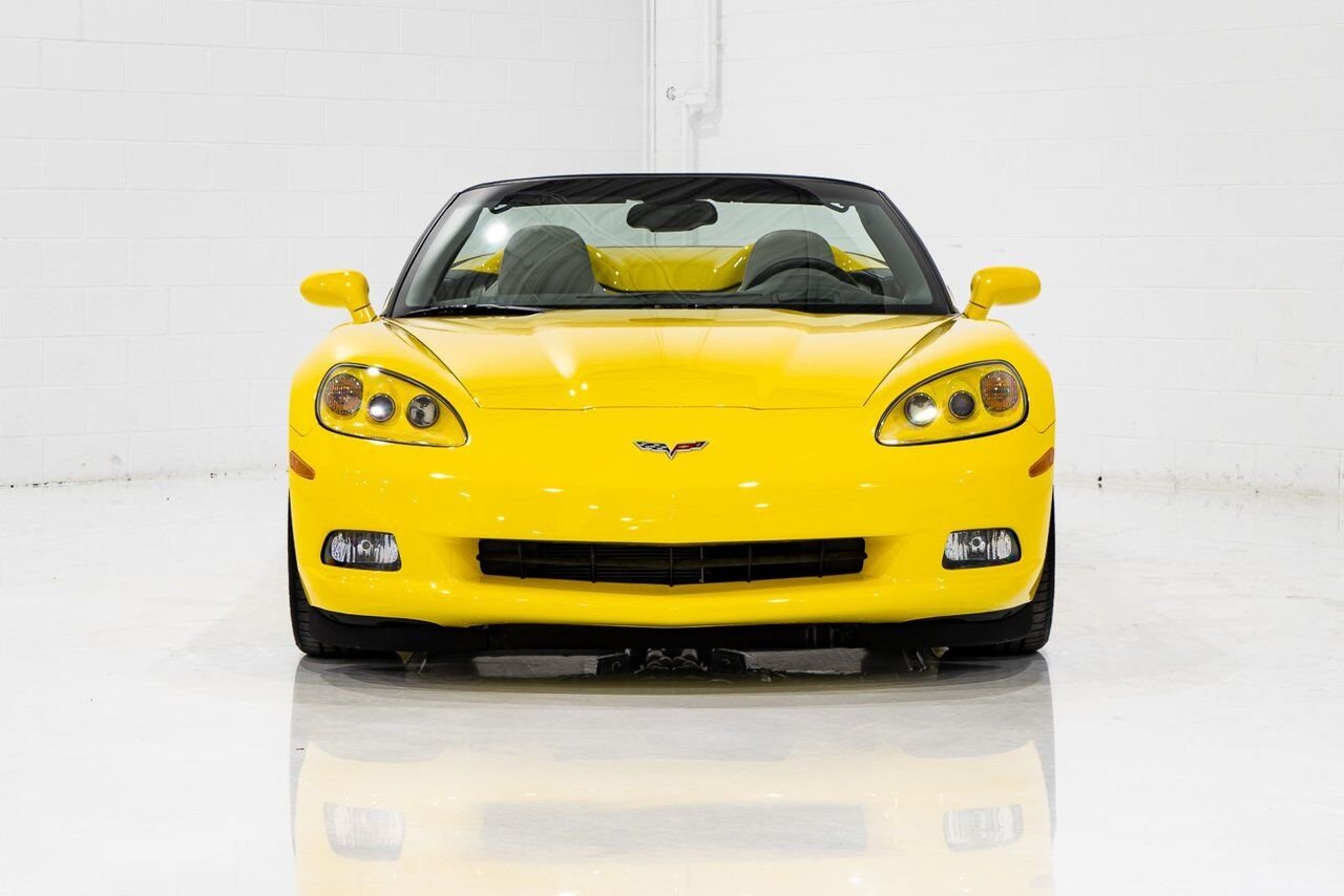 Chevrolet Corvette PRIX EN USD | With Only 900km (563mi) From New With Window Sticker 2008 Jaune Montréal - photo #22