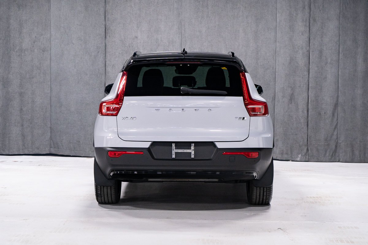 Volvo XC40 T5 R-DESIGN CLIMAT ADVANCED HARMAN KARDON 2022 Argent Montréal - photo #4