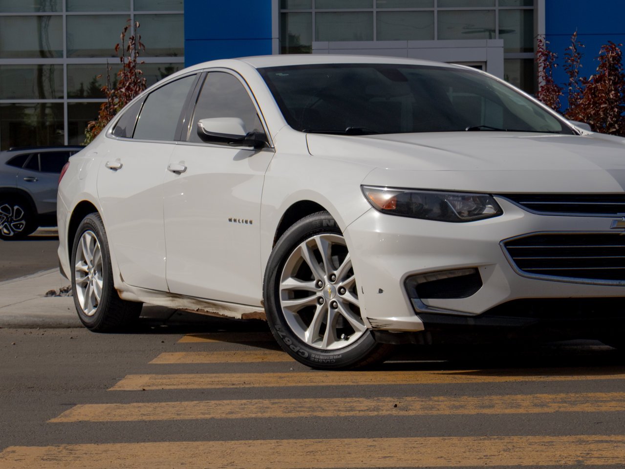 2017 Chevrolet Malibu 4dr Sdn LT w/1LT White Sherwood Park - photo #5