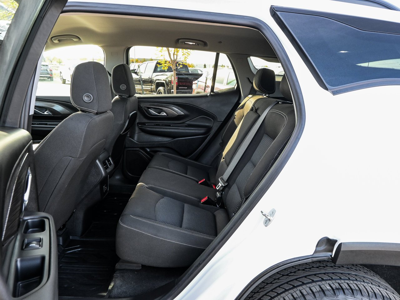 2024 GMC Terrain AWD 4dr SLE White Sherwood Park - photo #30