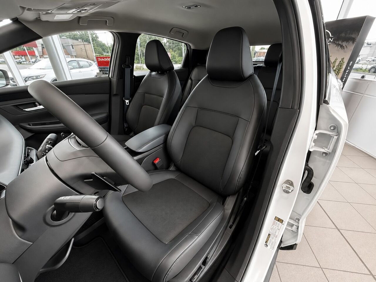 Nissan LEAF SV+ TA 2026 Blanc Everest nacré triple couche Châteauguay - photo #8