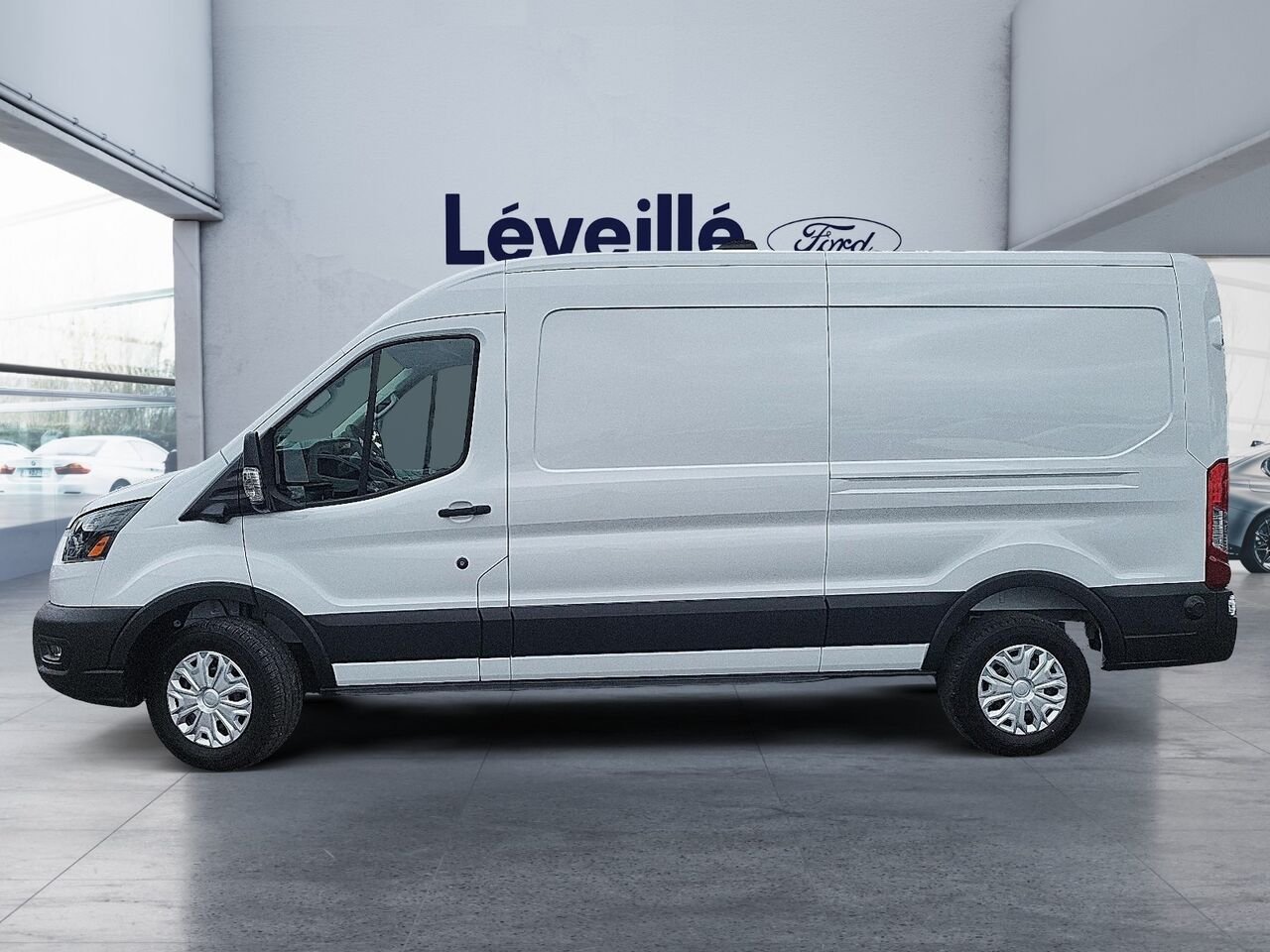 2026 Ford E-Transit Cargo Van Oxford White Saint-Jérôme - photo #2