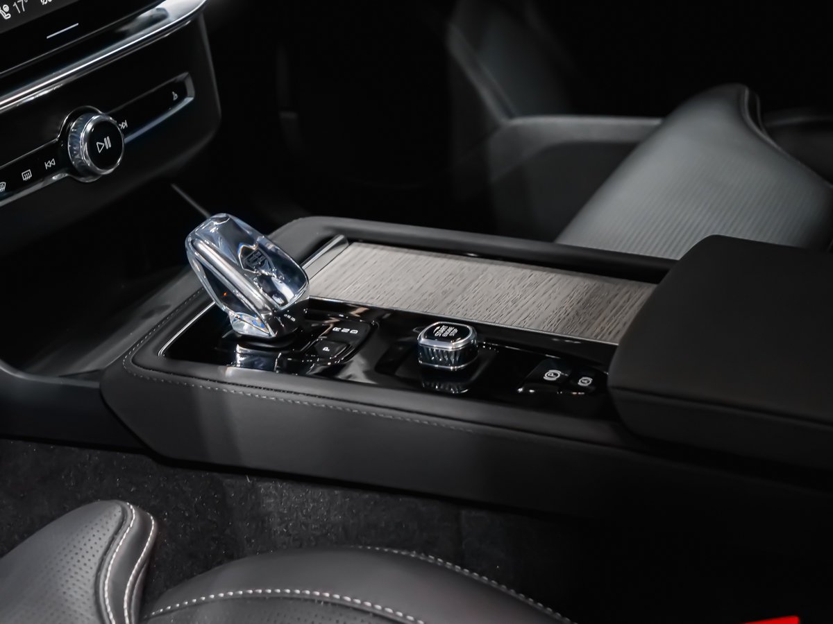 2026 Volvo XC90 B6 ULTRA BRIGHT Blue Montreal - photo #6