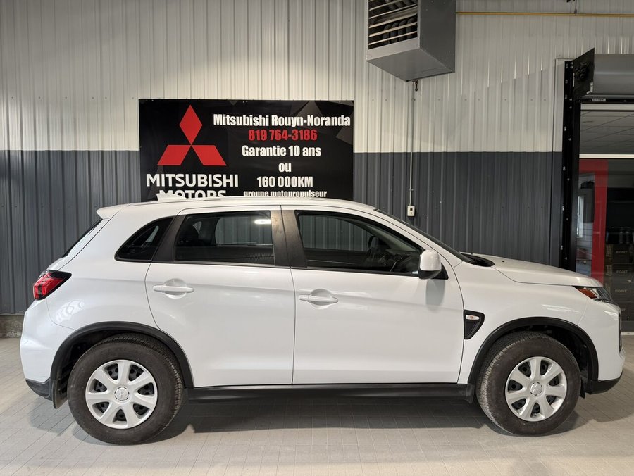 2023 Mitsubishi RVR ES AWC White