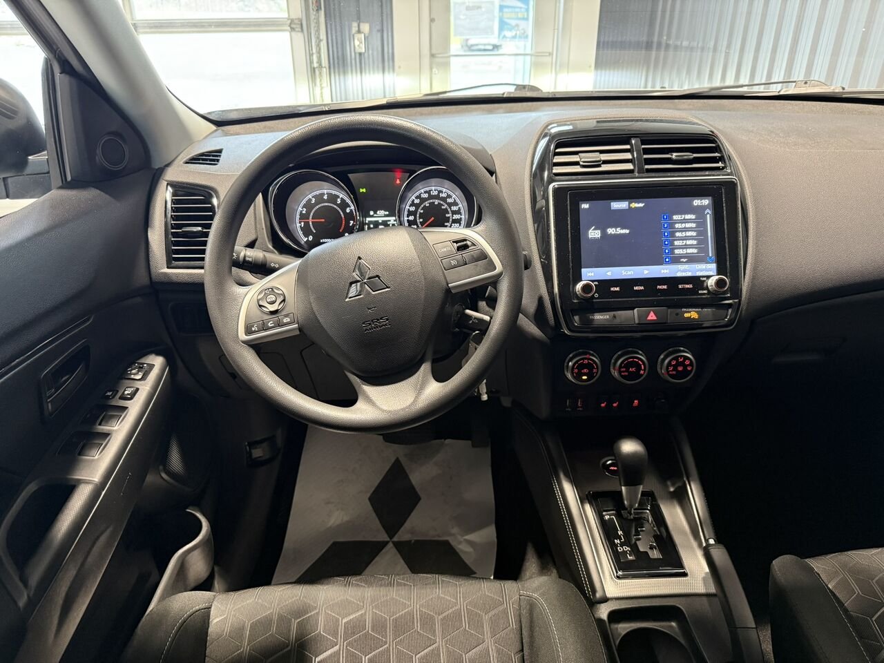 2024 Mitsubishi RVR Grey Rouyn-Noranda - photo #8