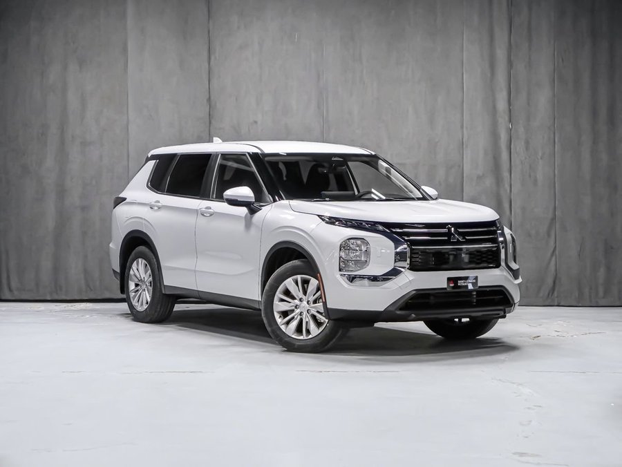2026 Mitsubishi Outlander ES White Diamond