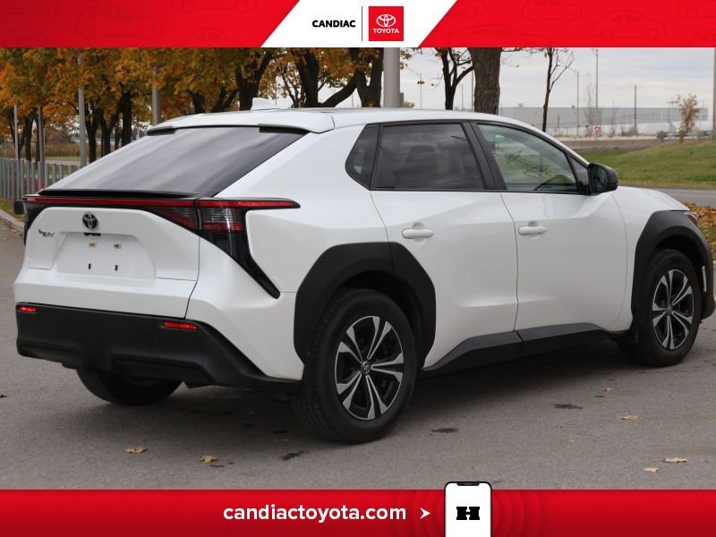 2023 Toyota BZ4X White Blainville - photo #10
