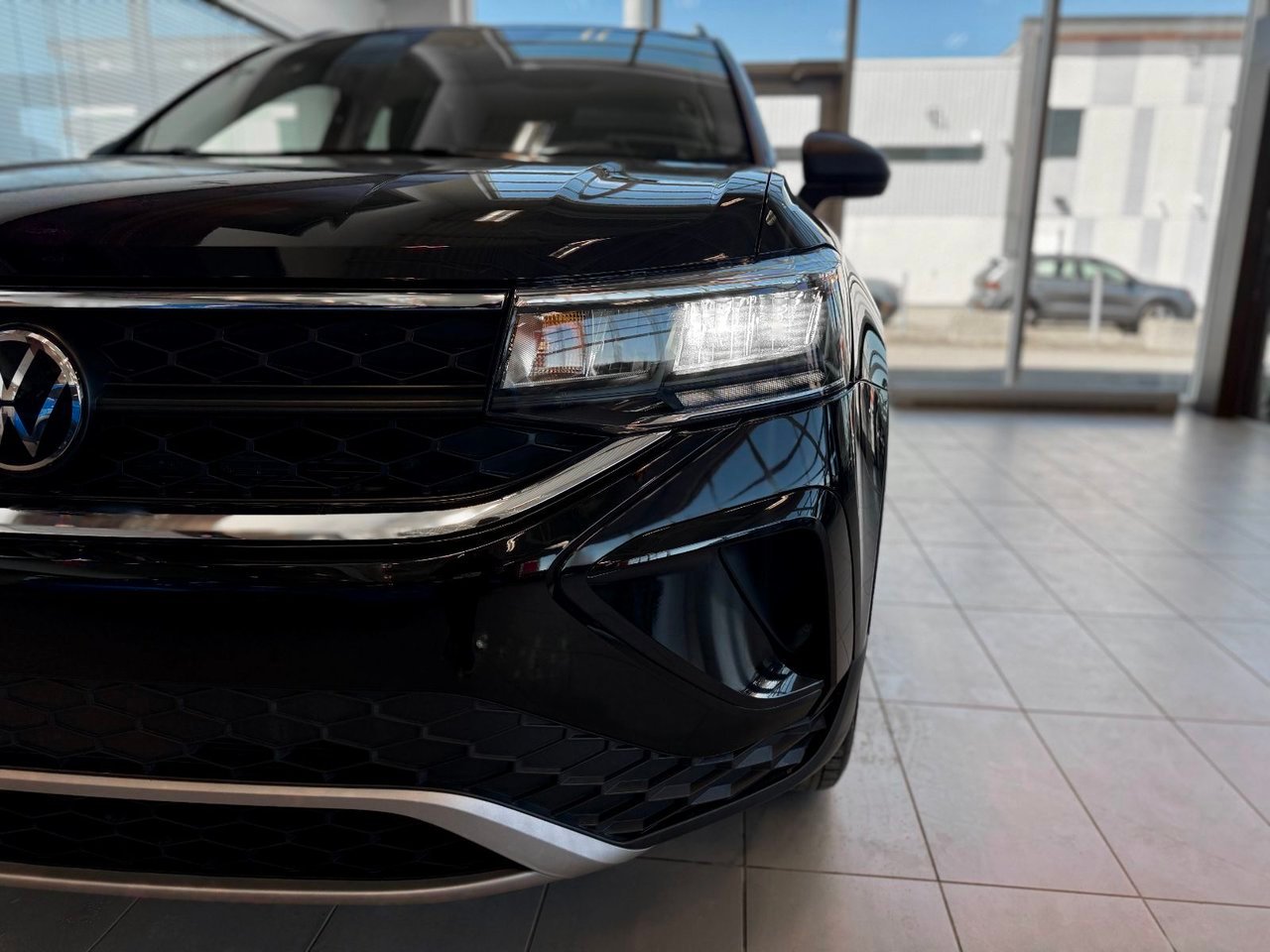 2024 Volkswagen Taos Black Notre-Dame-des-Prairies - photo #6