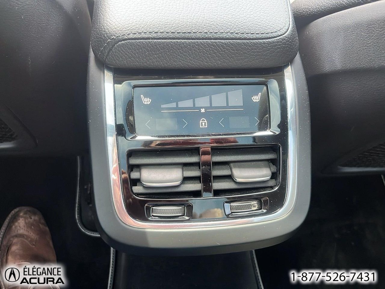2018 Volvo XC60 Momentum | A8910 White Granby - photo #22