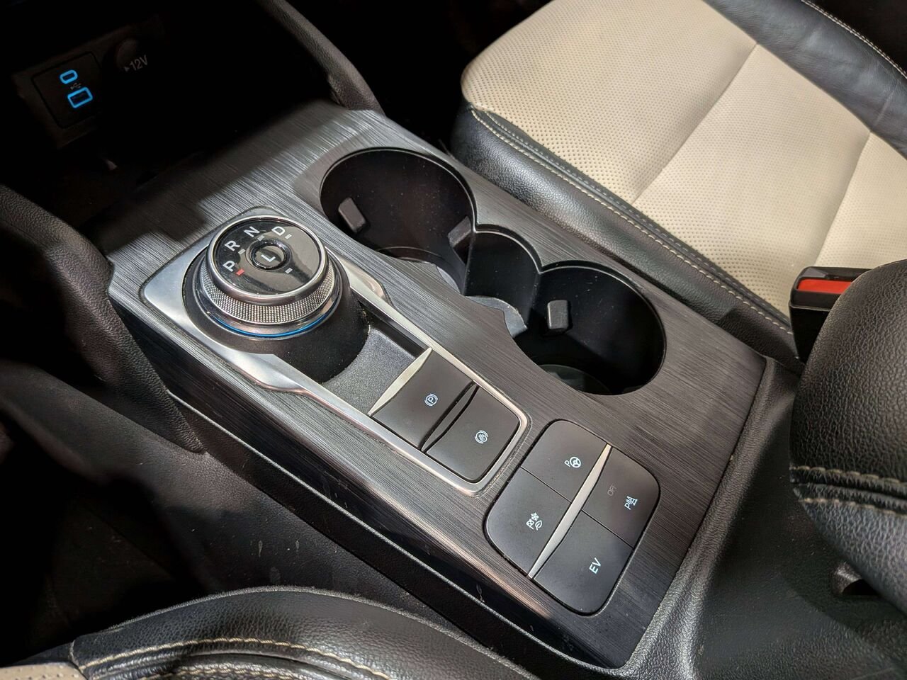 2022 Ford Escape Titanium Plug-In Hybrid FWD Grey Val-David - photo #30