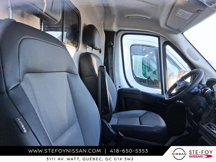 Ram ProMaster fourgonnette utilitaire 2500 Tradesman toit élevé 136 po avec siège passager 2026 Blanc