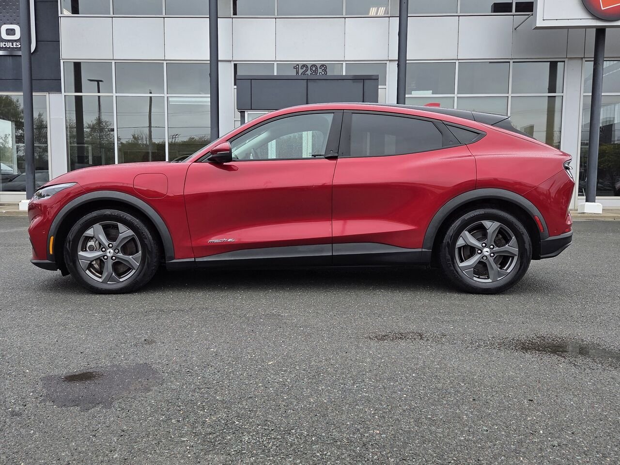 2021 Ford Mustang Mach-E AWD Red Granby - photo #2