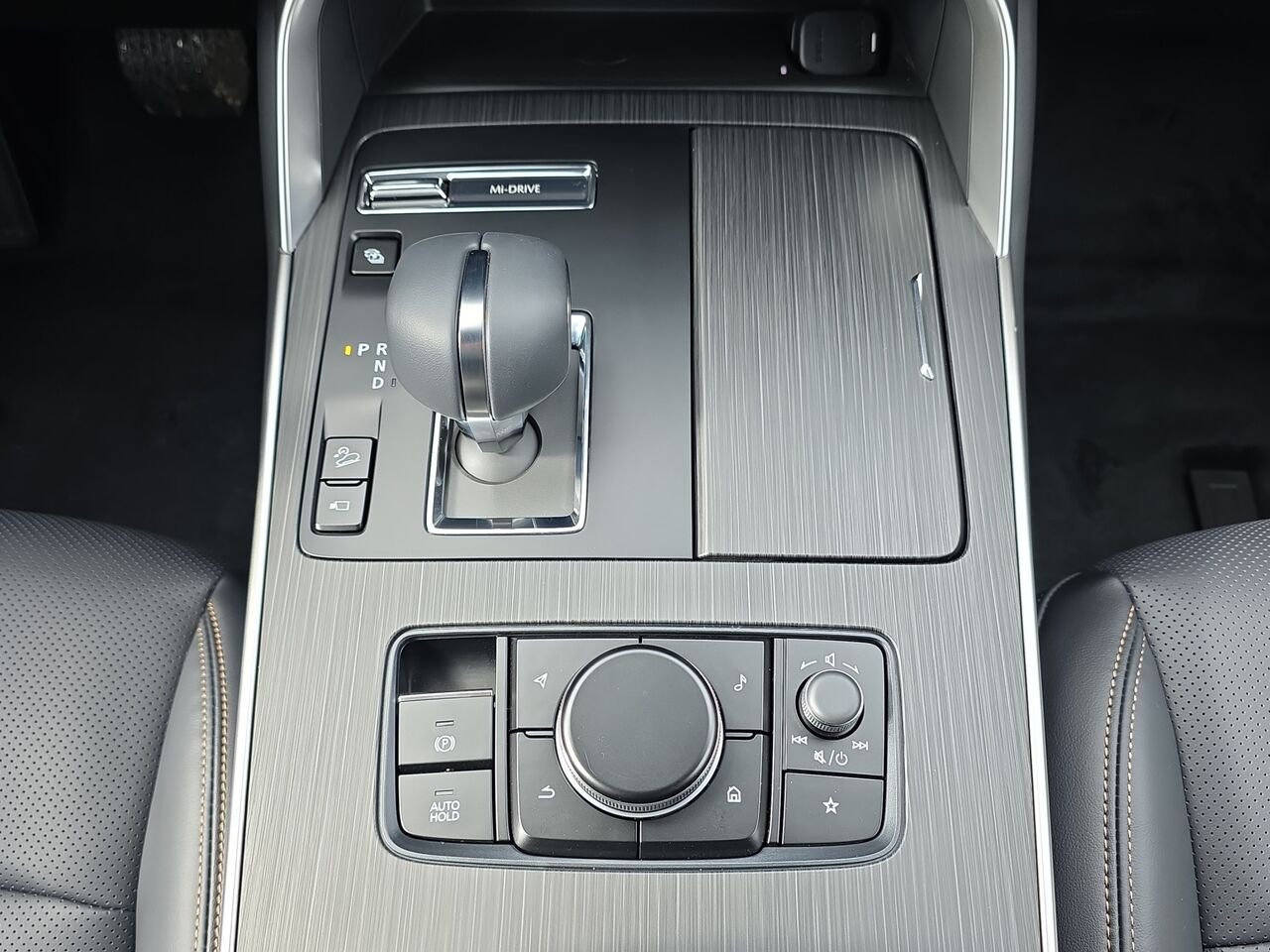 2026 Mazda CX-90 PHEV Signature PHEV, 7 passagers, toit pano, cuir, sièges ventilés Platinum Quartz Metallic Val-David - photo #11