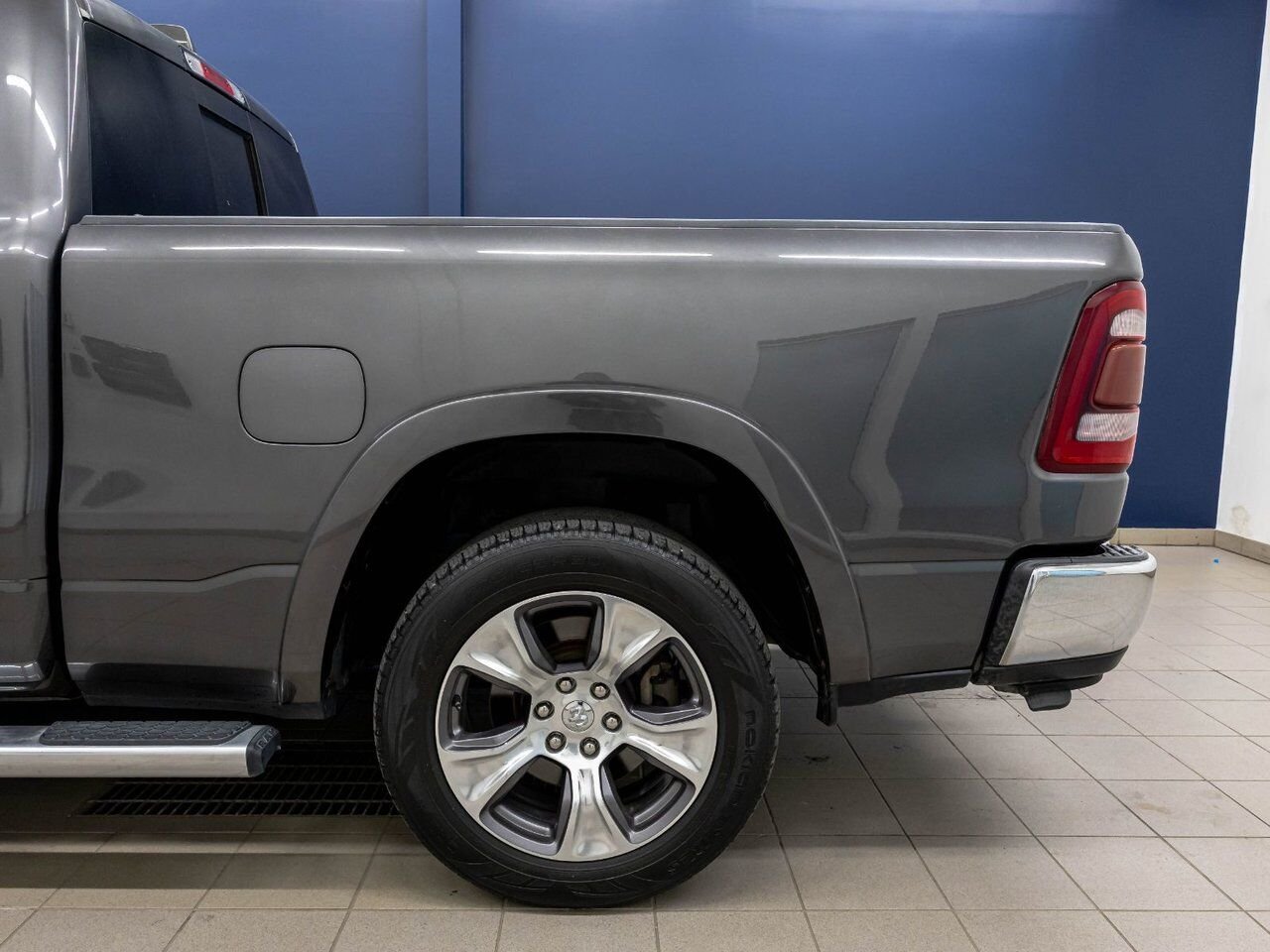 2020 Ram 1500 LARAMIE CREW 4X4 V8 *TOIT* NAV CUIR SIÈGES VENTIL Granite Crystal Saint-Jérôme - photo #33