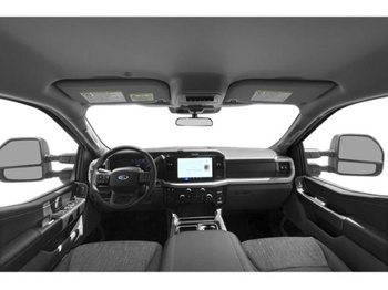 Ford Super Duty F-350 à roues arrière jumelées XLT