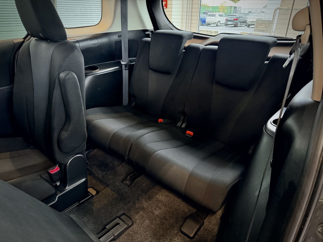 2014 Mazda Mazda5 Silver Notre-Dame-des-Prairies - photo #19