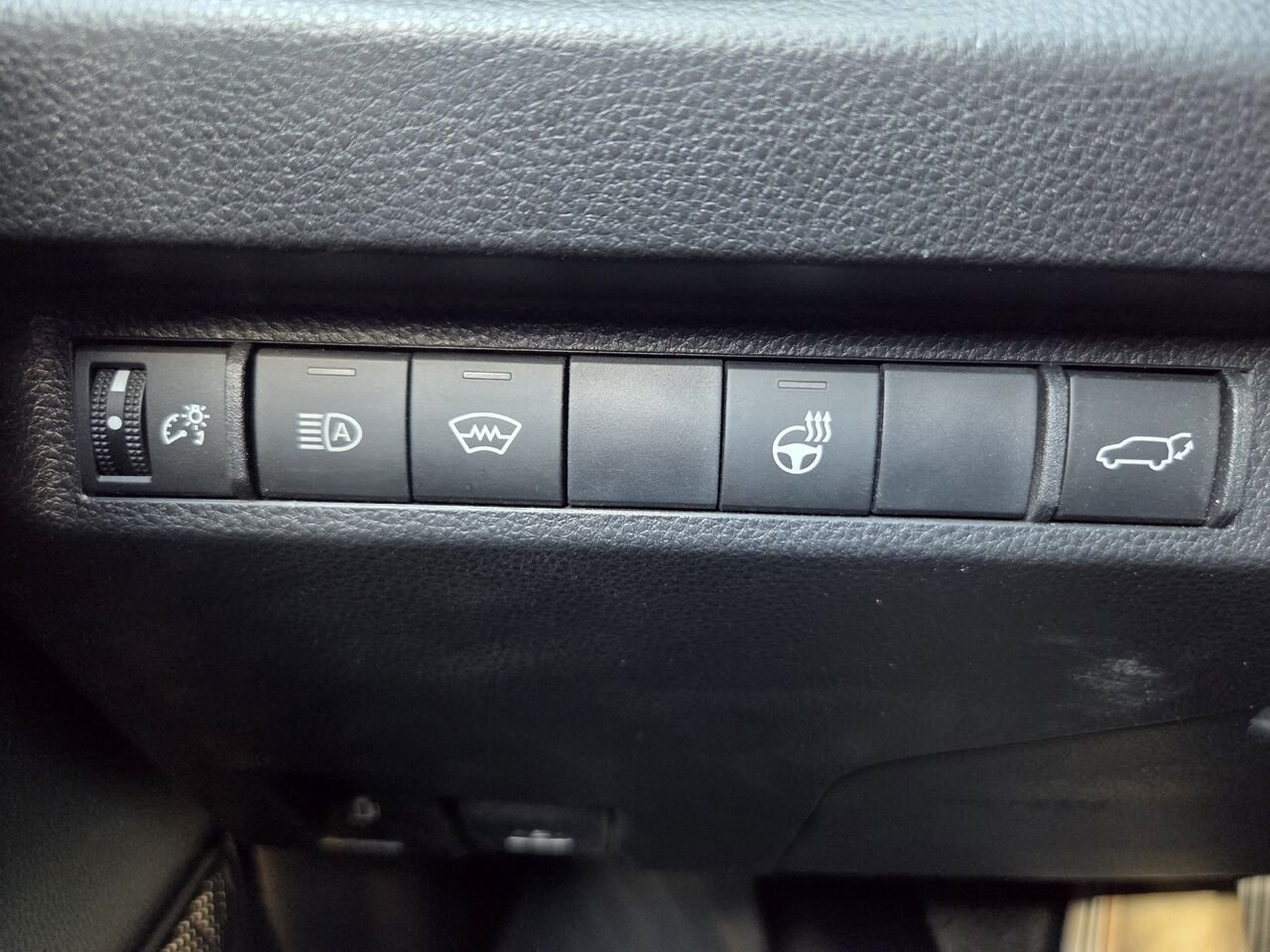 2024 Toyota RAV4 PRIME Black Mont-Laurier - photo #16