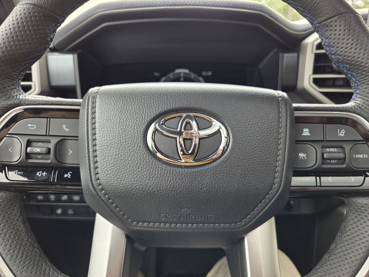 Toyota TUNDRA PLATINUM 2026 Noir Mont-Laurier - photo #18
