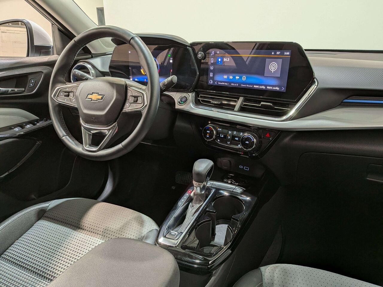 2025 Chevrolet Trax FWD 4dr LT White Val-David - photo #19
