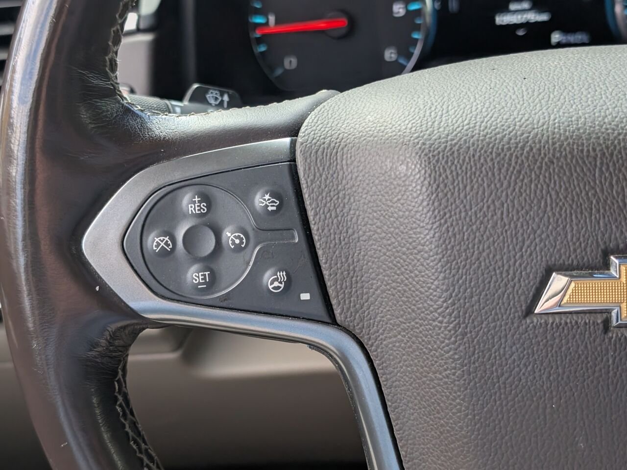 2018 Chevrolet Suburban 1GNSKJKC9JR351462 White Sherbrooke - photo #14