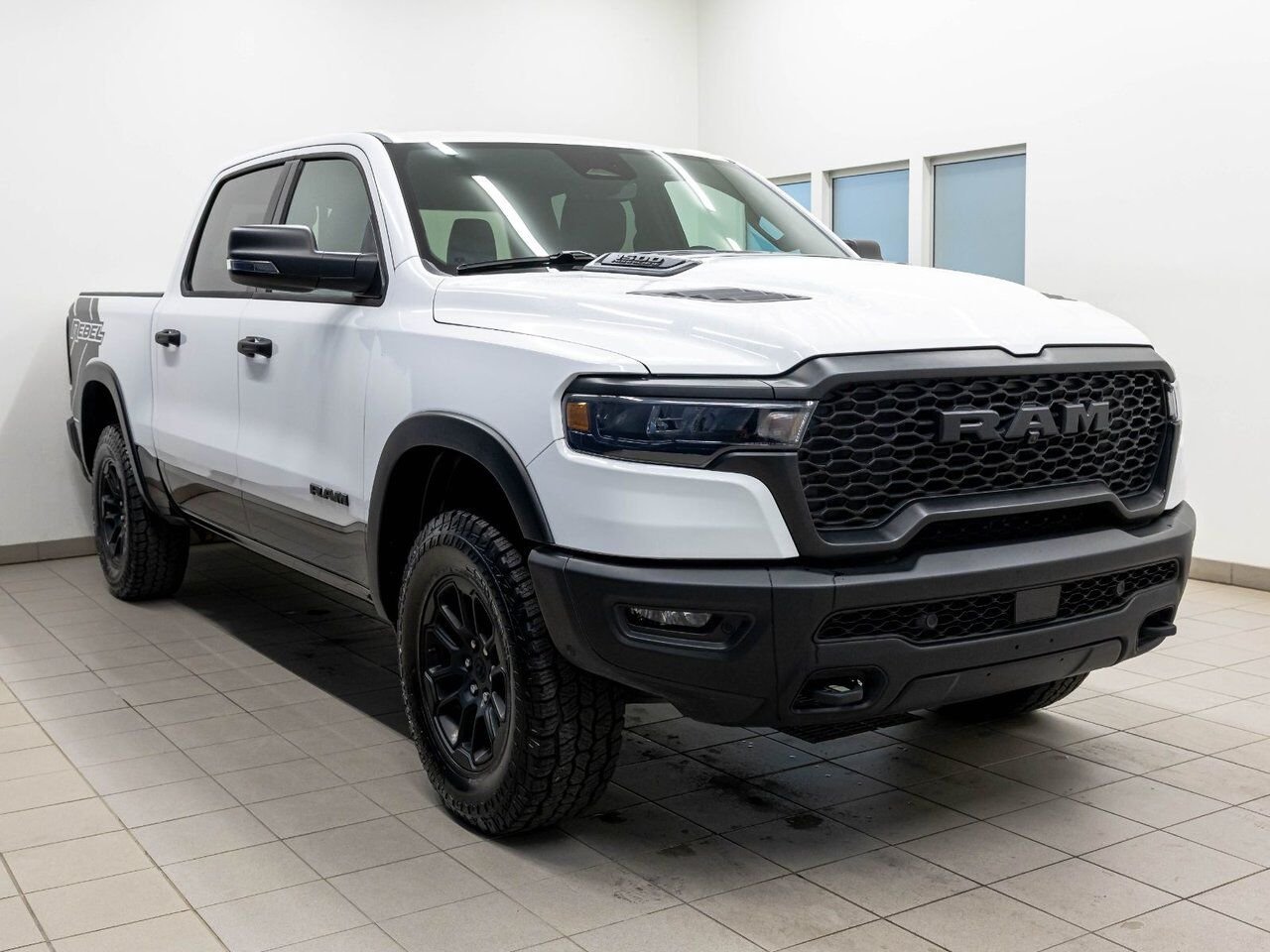 Ram 1500 REBEL CREW 4X4 *NAV* SIÈGES CHAUF CARPLAY REG ADAP 2026 Blanc Saint-Jérôme - photo #9