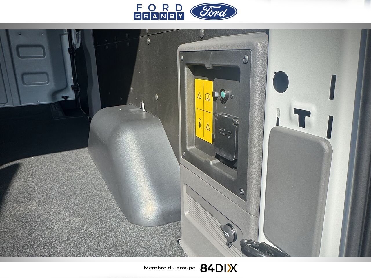 2025 Ford E-TRANSIT FOURGONNETTE UTILITAIRE White Granby - photo #9