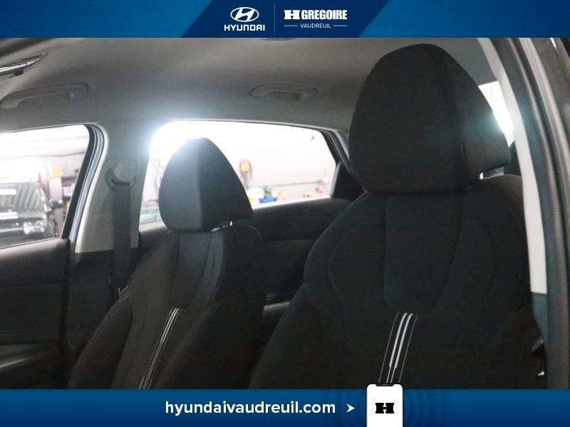 2025 Hyundai Elantra Black Laval - photo #13