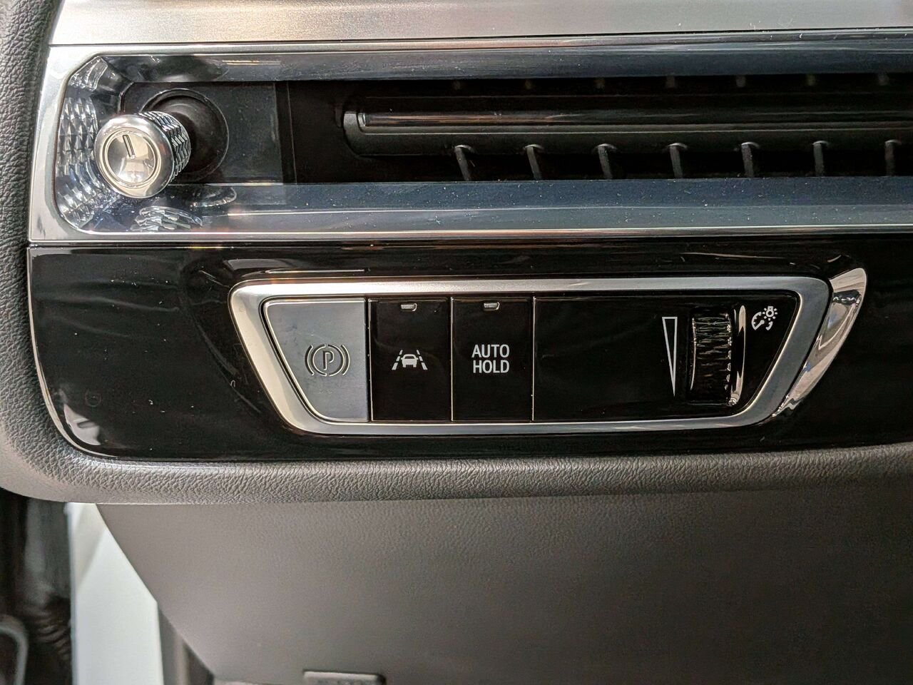 2024 Cadillac LYRIQ 4dr Sport w/1SJ White Mirabel - photo #30