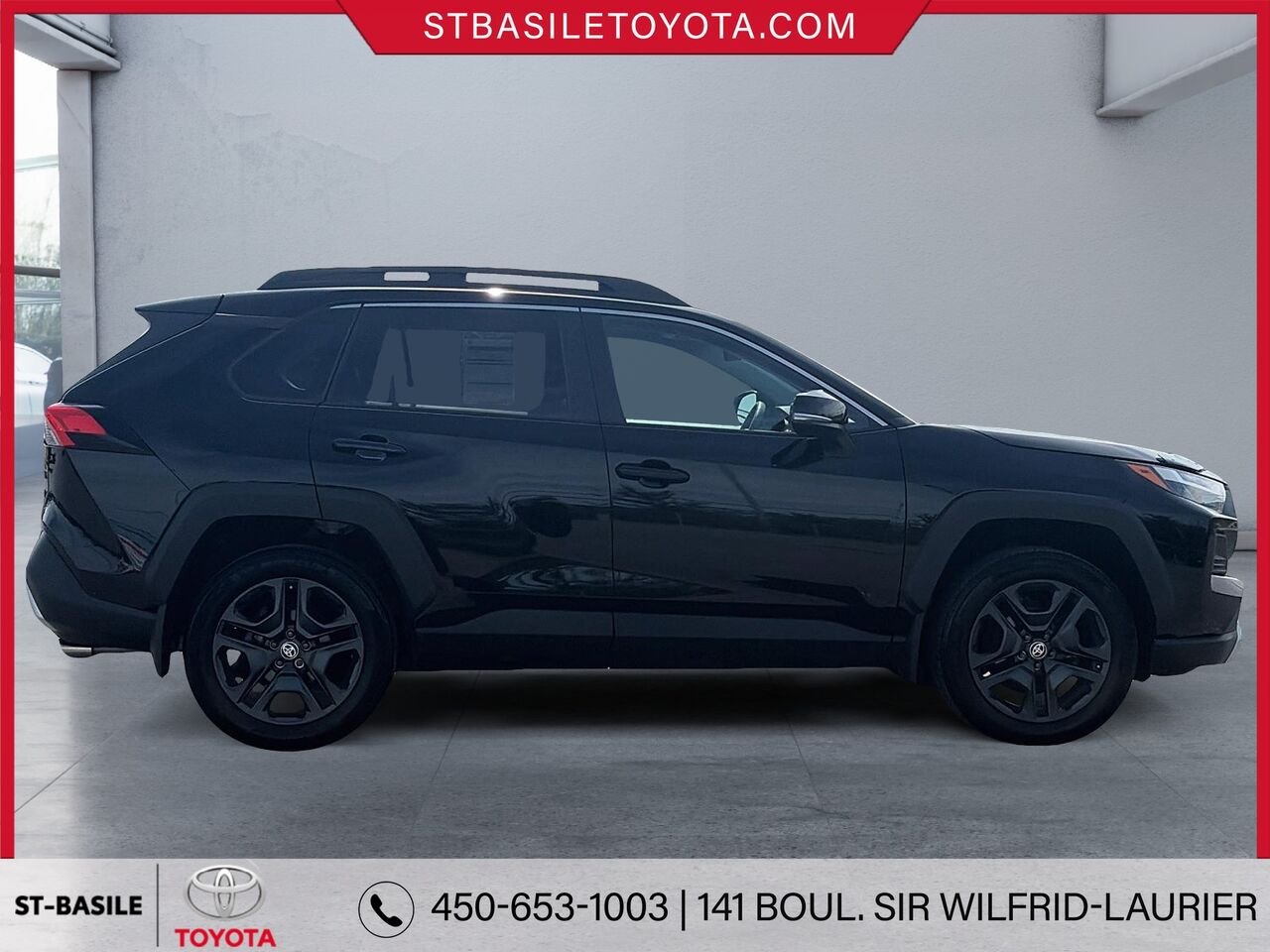 TOYOTA RAV4 2024 Noir minuit métallisé Saint-Basile-le-Grand - photo #2
