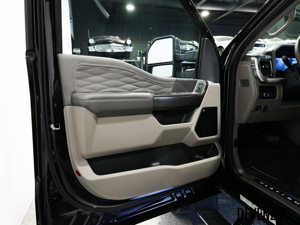 2026 Ford Super Duty F-450 DRW Black Saint-Eustache - photo #10