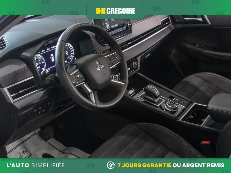 2025 Mitsubishi Outlander White Blainville - photo #22