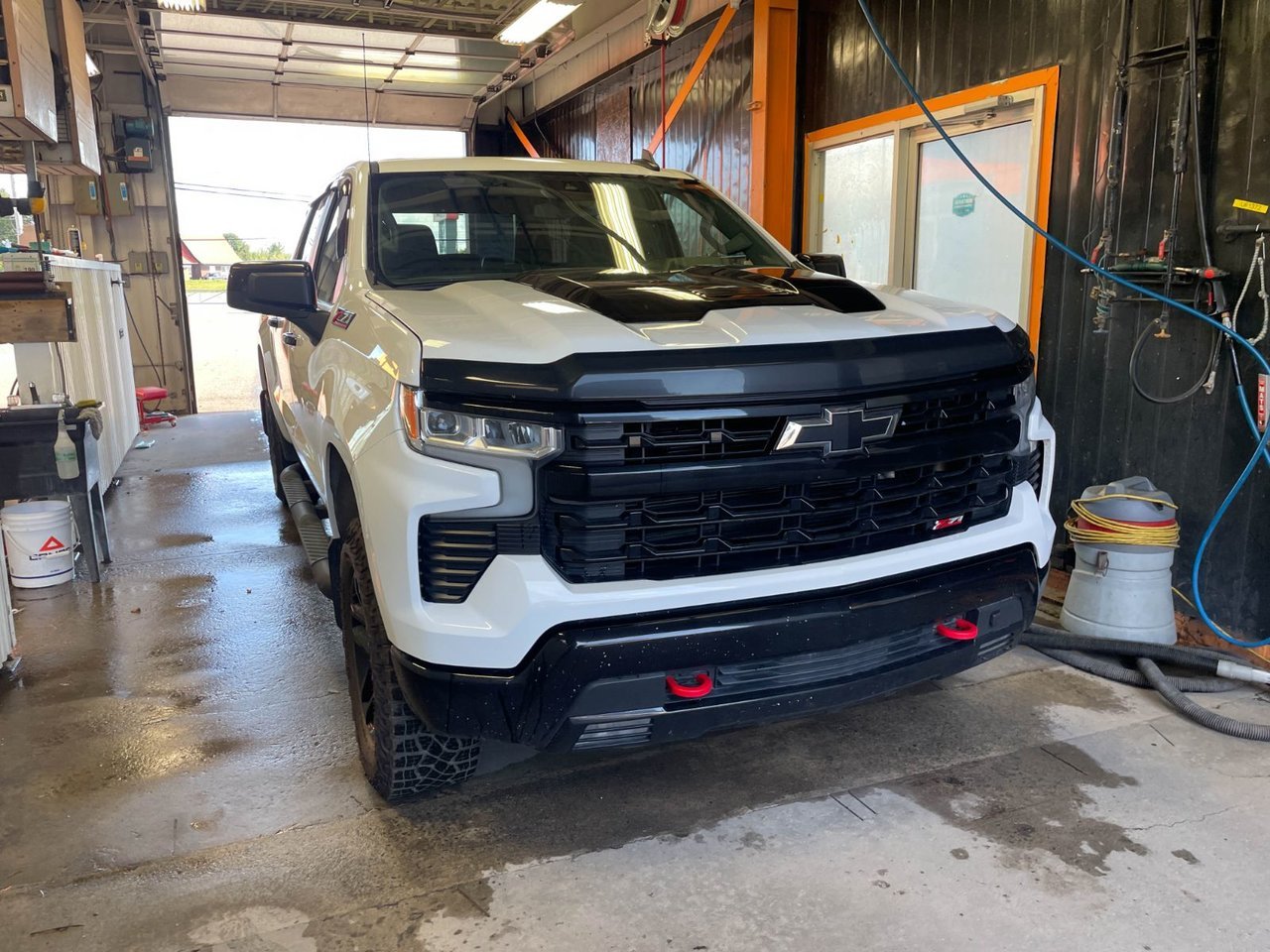 Chevrolet Silverado 1500 LT TRAIL BOSS CREW 4X4 V8 *NAV* SIÈGES CHAUFF BED 2023 Blanc Saint-Jérôme - photo #9