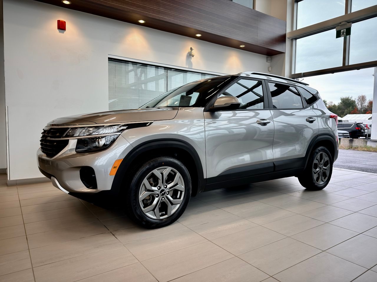 2024 Kia Seltos gray Notre-Dame-des-Prairies - photo #3