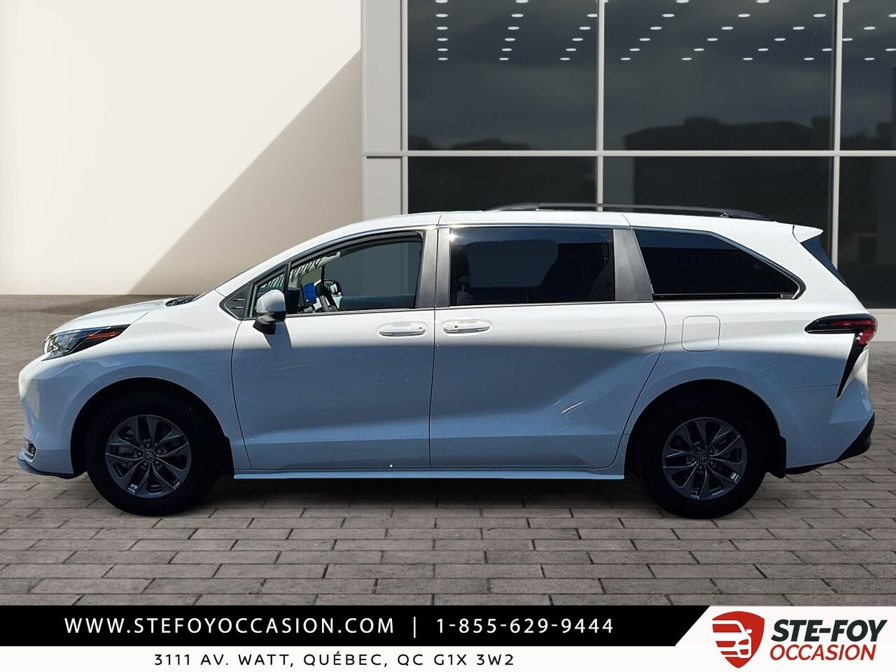2026 Toyota Sienna LE 8 PASSAGERS White Québec - photo #4