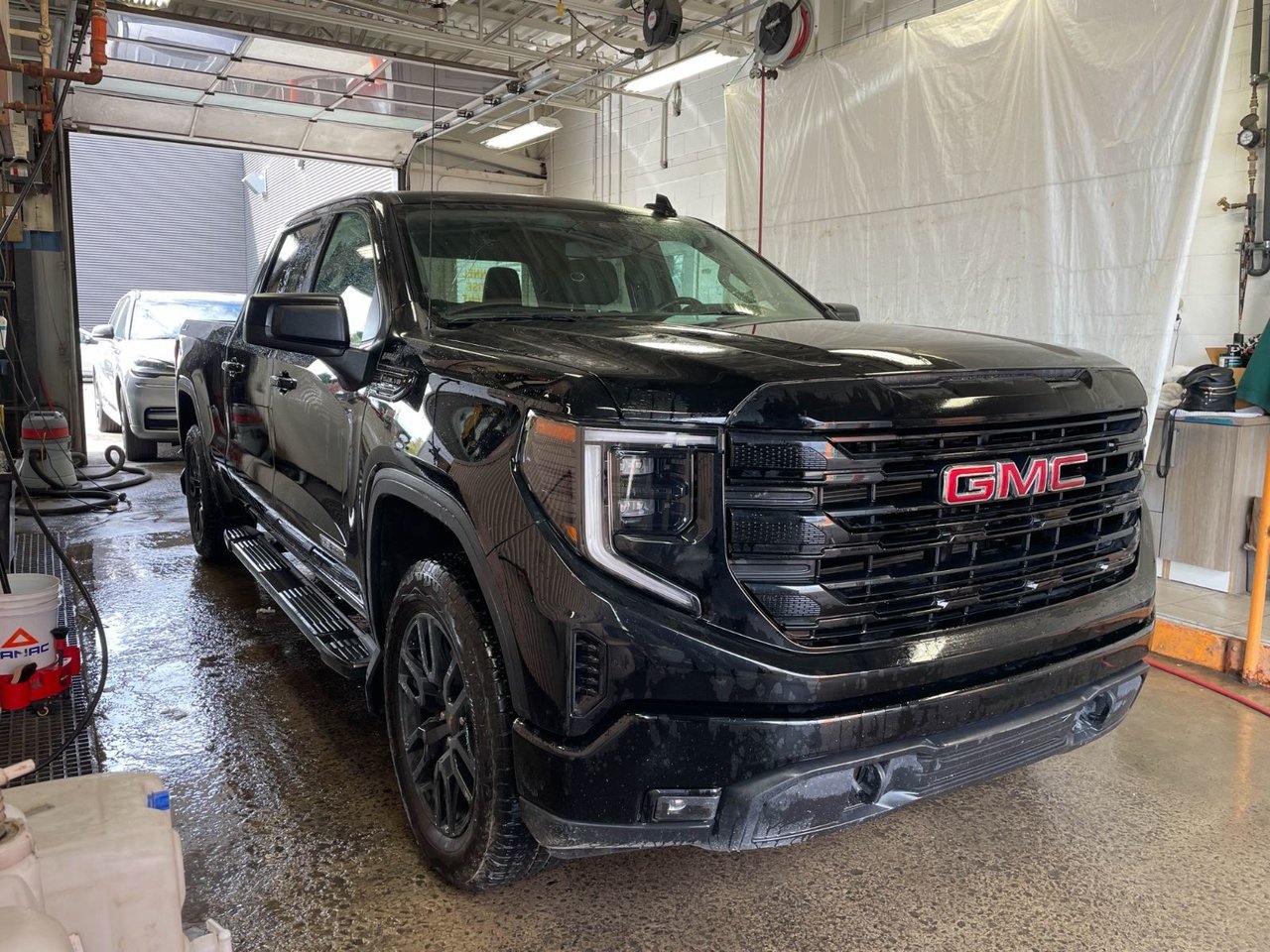 2024 GMC Sierra 1500 ELEVATION CREW 4X4 V8 *NAV* SIÈGES CHAUFF BEDLINER Black Saint-Jérôme - photo #9