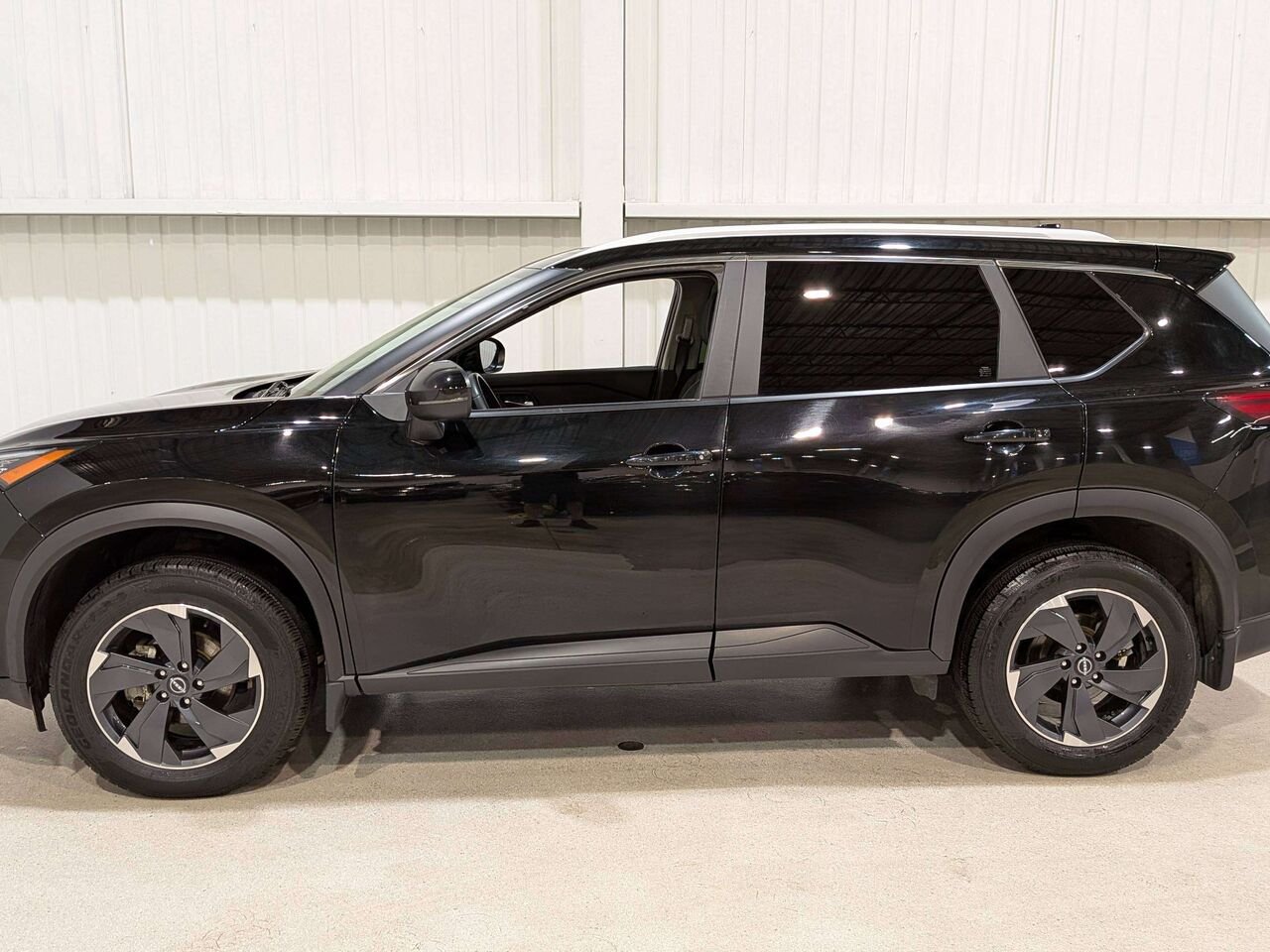 2024 Nissan Rogue AWD SV Moonroof Black Mirabel - photo #4