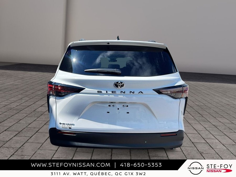 2026 Toyota Sienna LE 8 PASSAGERS 2026 White