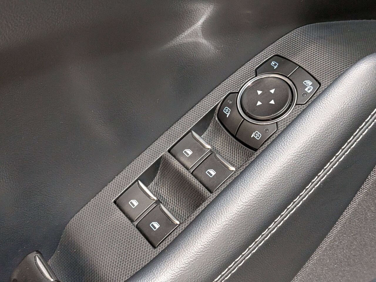 2022 Ford Mustang Mach-E Select AWD Black Val-David - photo #34