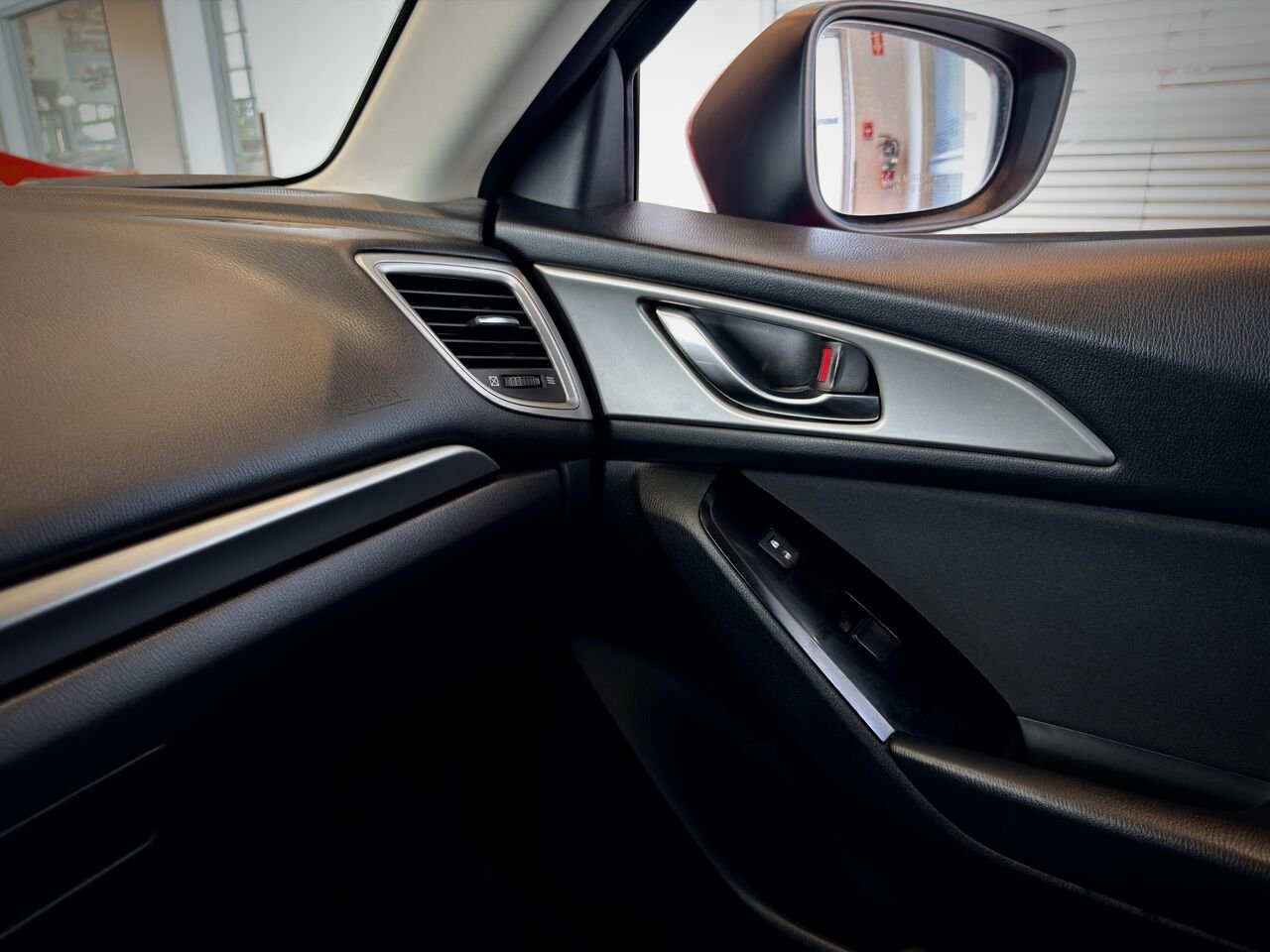 2018 Mazda Mazda3 Red Notre-Dame-des-Prairies - photo #29