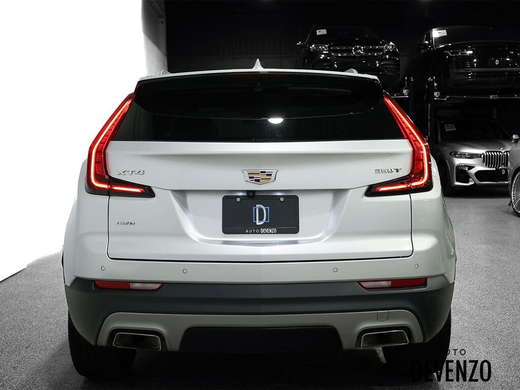 2020 Cadillac XT4 Silver Saint-Eustache - photo #3