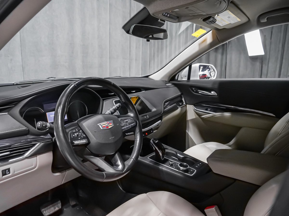 2020 Cadillac XT4 AWD LUXURY 2 SET DE PNEUS APPLE CAR PLAY Silver Montreal - photo #5