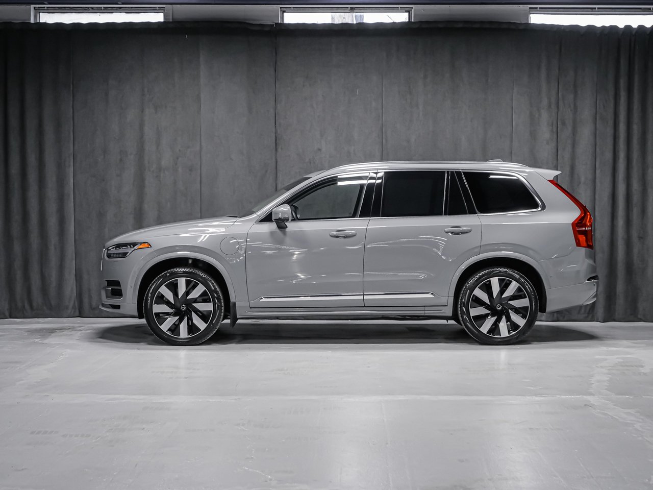 Volvo XC90 Plug-In Hybrid T8 ULTRA BRIGHT 2025 Gris Montréal - photo #1