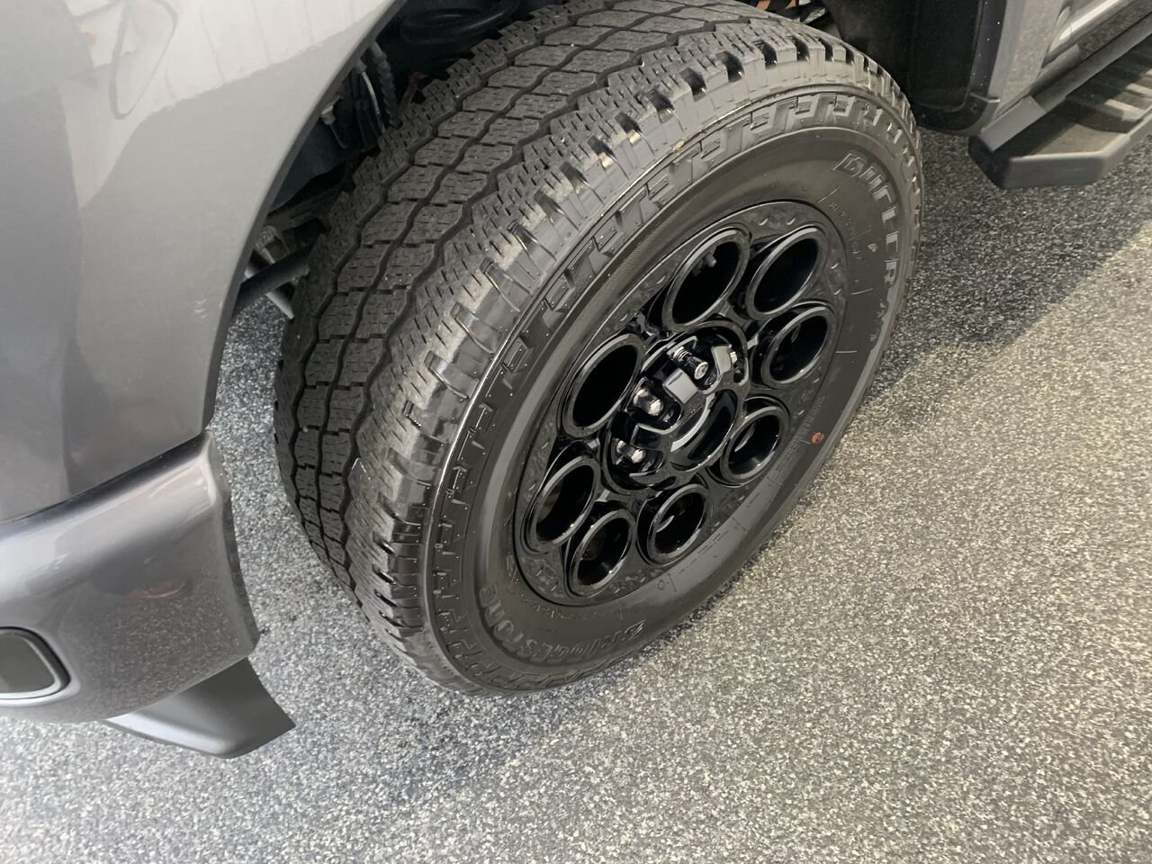 2025 Ford Super Duty F-250 SRW LARIAT LARIAT cabine 6 places 4RM caisse de 6,75 pi Grey Châteauguay - photo #1