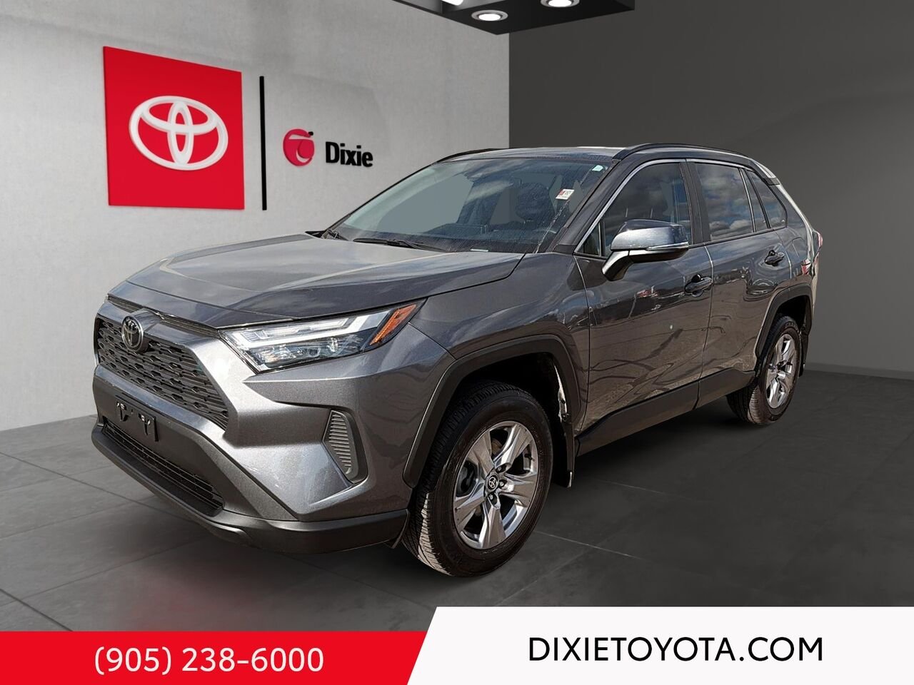 2024 Toyota RAV4 XLE AWD / CLEAN CARFAX / HEATED SEATS / MOONROOF / BACKUP CAMERA White Mississauga - photo #0