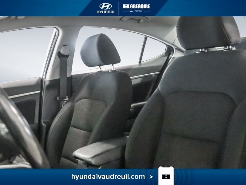 Hyundai Elantra YR839 | Preferred Auto 2019 Argent Laval - photo #13