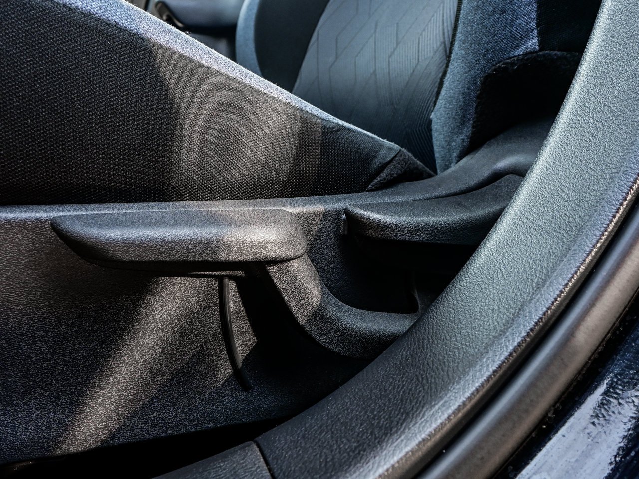 2025 Nissan Versa SV CVT Black Sherwood Park - photo #16