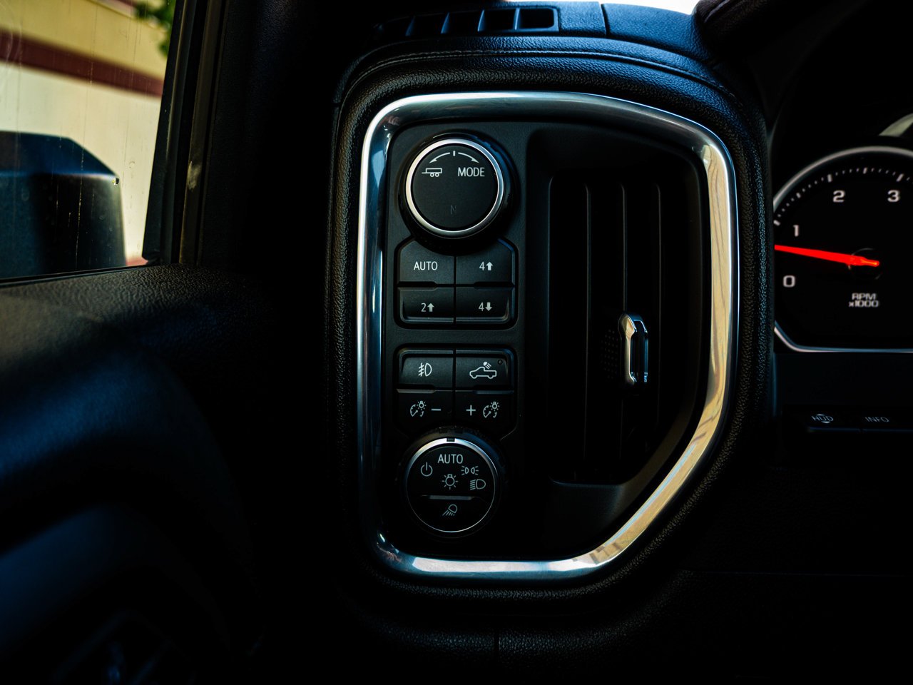 2023 Chevrolet Silverado 3500HD 4WD Crew Cab 159 High Country White Sherwood Park - photo #19
