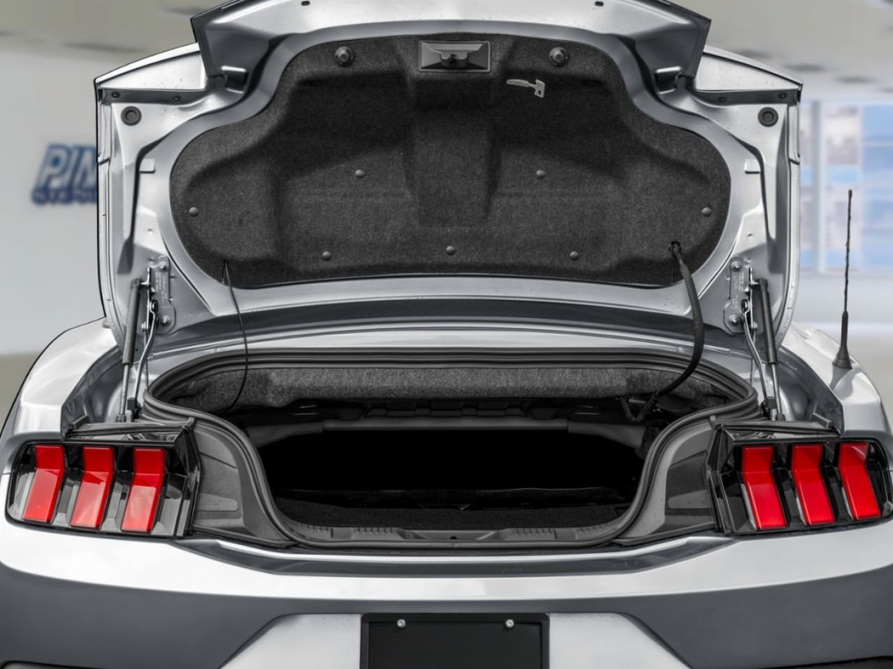 2026 Ford Mustang Race Red Sainte-Julienne - photo #11