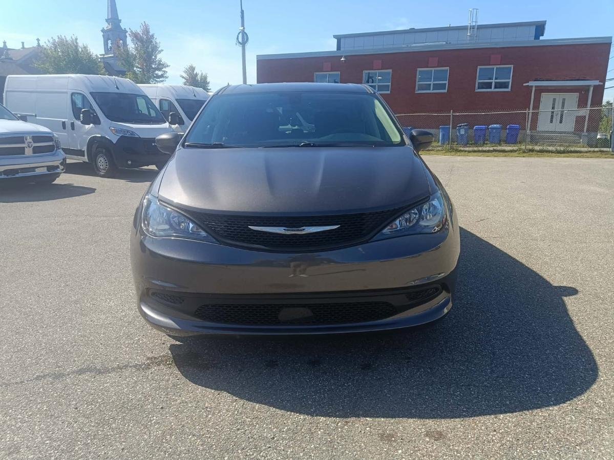 Chrysler Grand Caravan 2022 Gris Lac Mégantic - photo #2